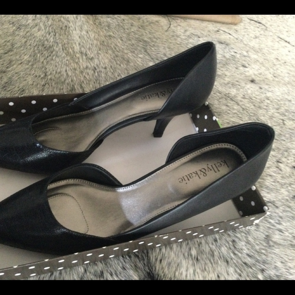 Cute Black Kelly and Katie Pump - Picture 4 of 8